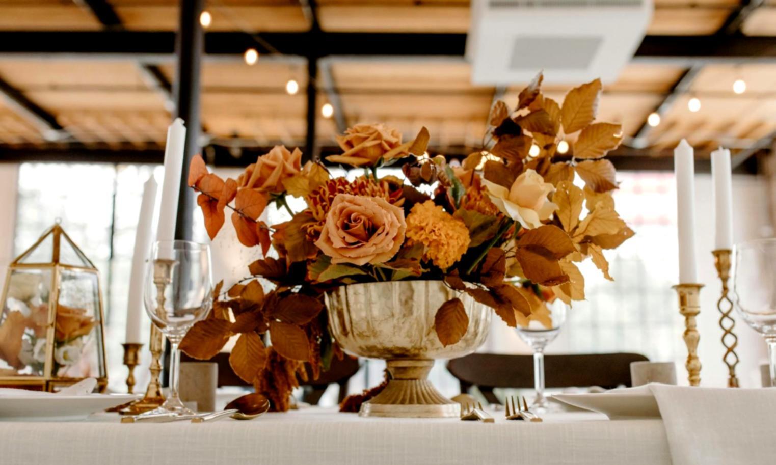 Процесс создания флористических композиций на мероприятии